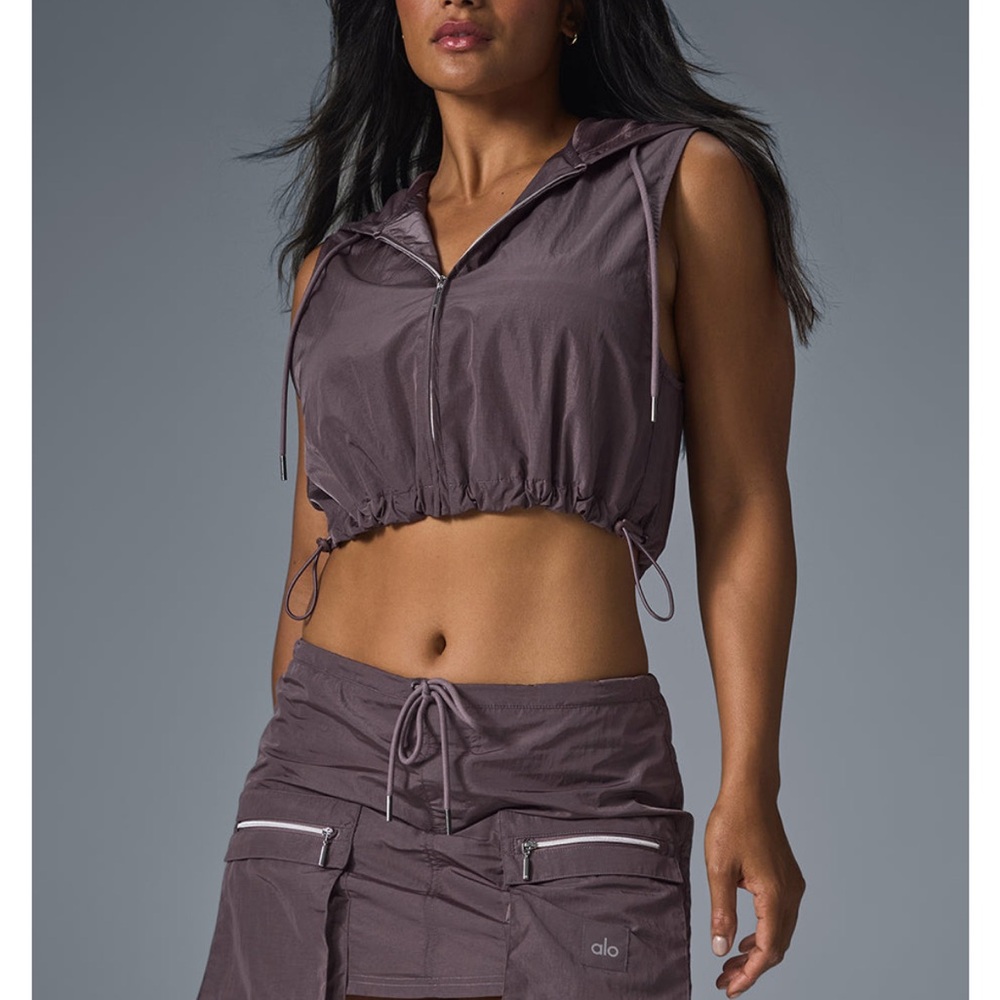 ALO Crinkle Crop Surplus Vest - Limited: Raisinette